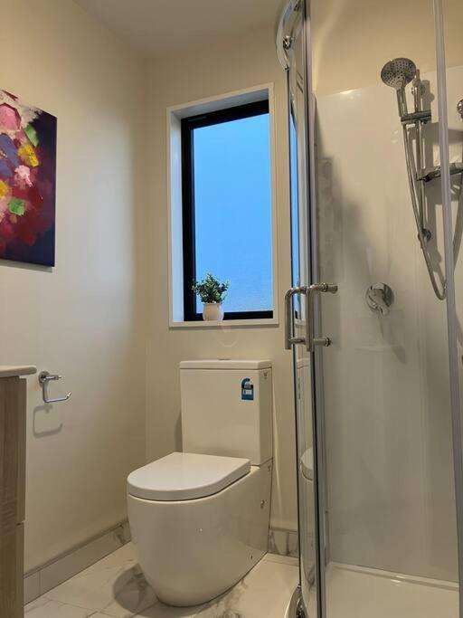 2-Bedroom Ensuite, Close To City, Comfortable, Accessible With Own Parking Christchurch Exterior photo