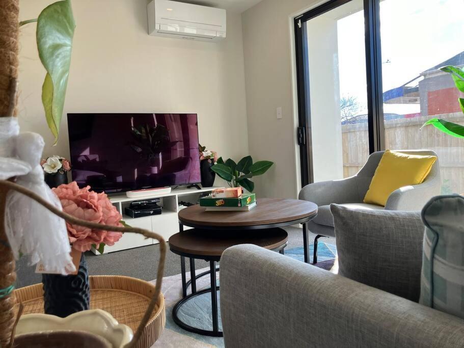 2-Bedroom Ensuite, Close To City, Comfortable, Accessible With Own Parking Christchurch Exterior photo
