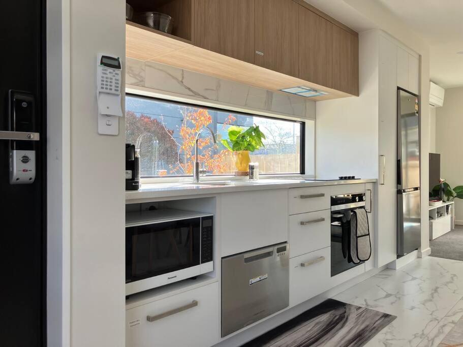 2-Bedroom Ensuite, Close To City, Comfortable, Accessible With Own Parking Christchurch Exterior photo