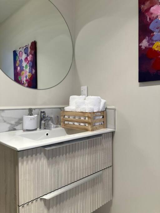 2-Bedroom Ensuite, Close To City, Comfortable, Accessible With Own Parking Christchurch Exterior photo